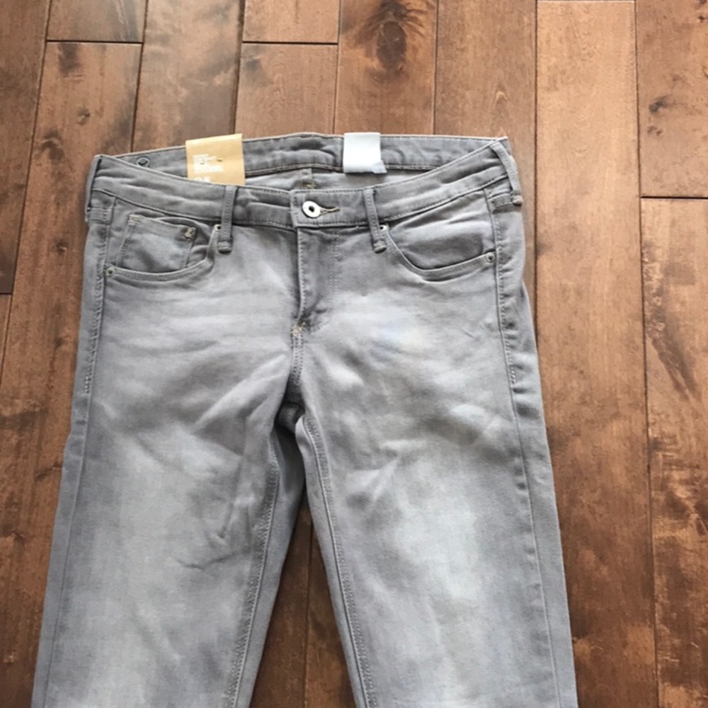 NWOT H&M Gray Skinny Jeans- Size 27